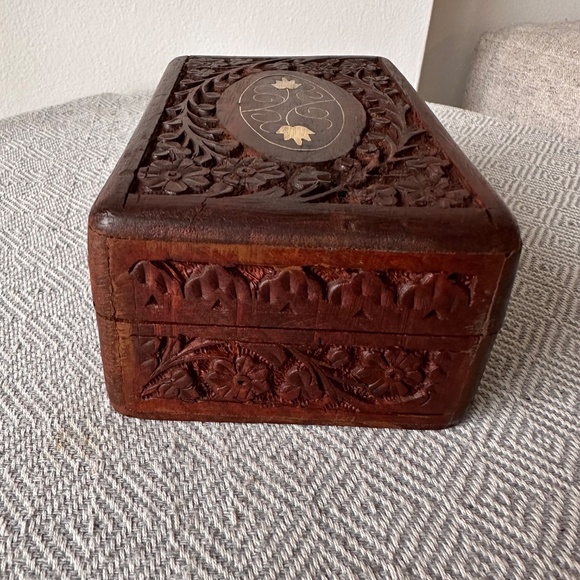 Vintage Hand-Carved Wooden Jewelry Box with Inlaid Floral Design 6x4" India - Picture 10 of 12